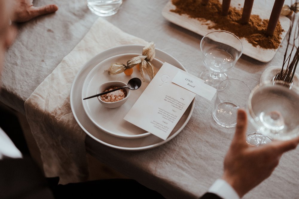 Natural wedding table styling for a sustainable wedding reception in the cotswolds