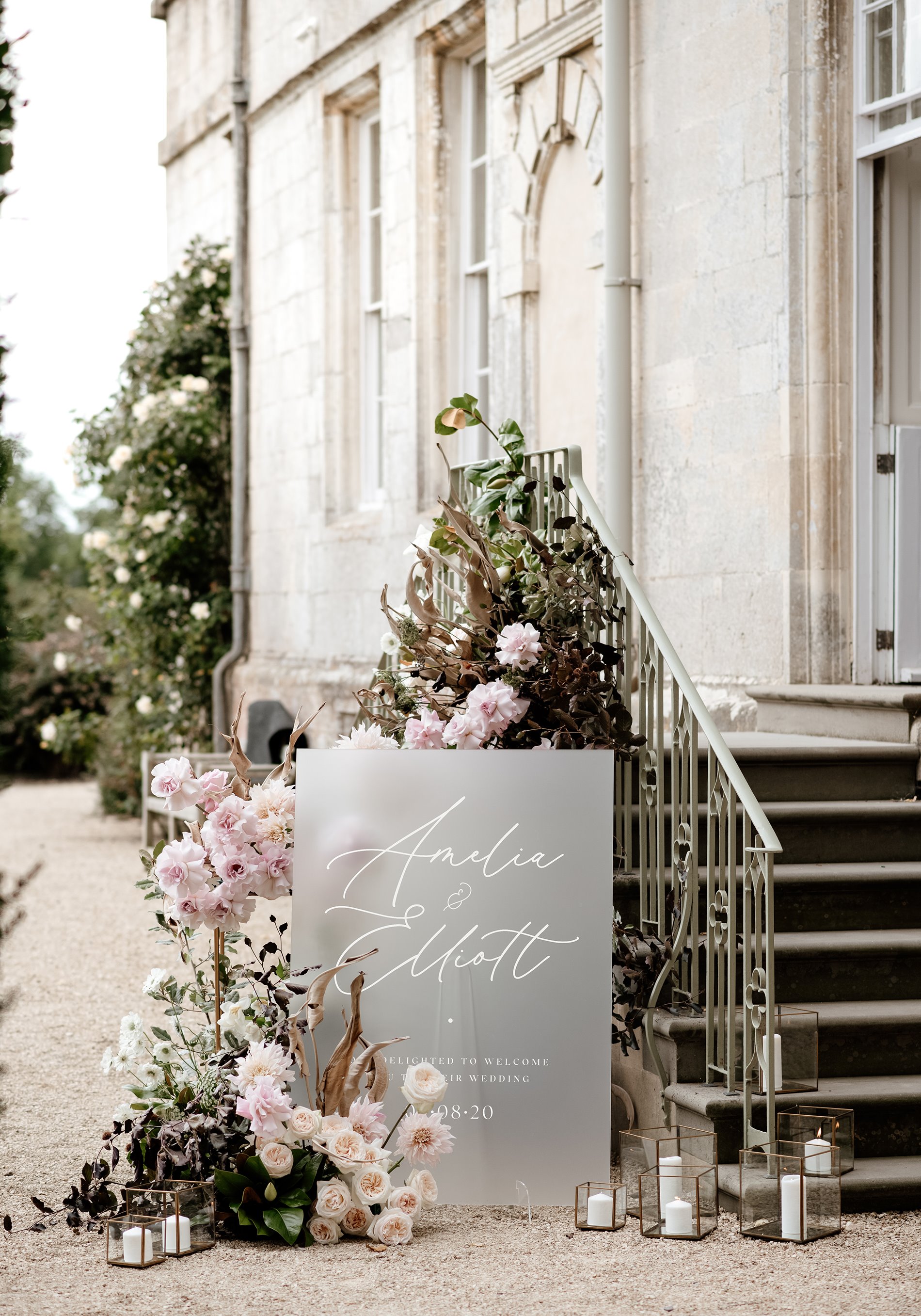 outdoor wedding ceremony venue in the cotswolds
