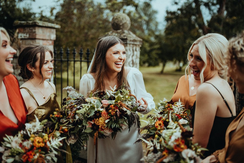 Moody bouquets with black flowers