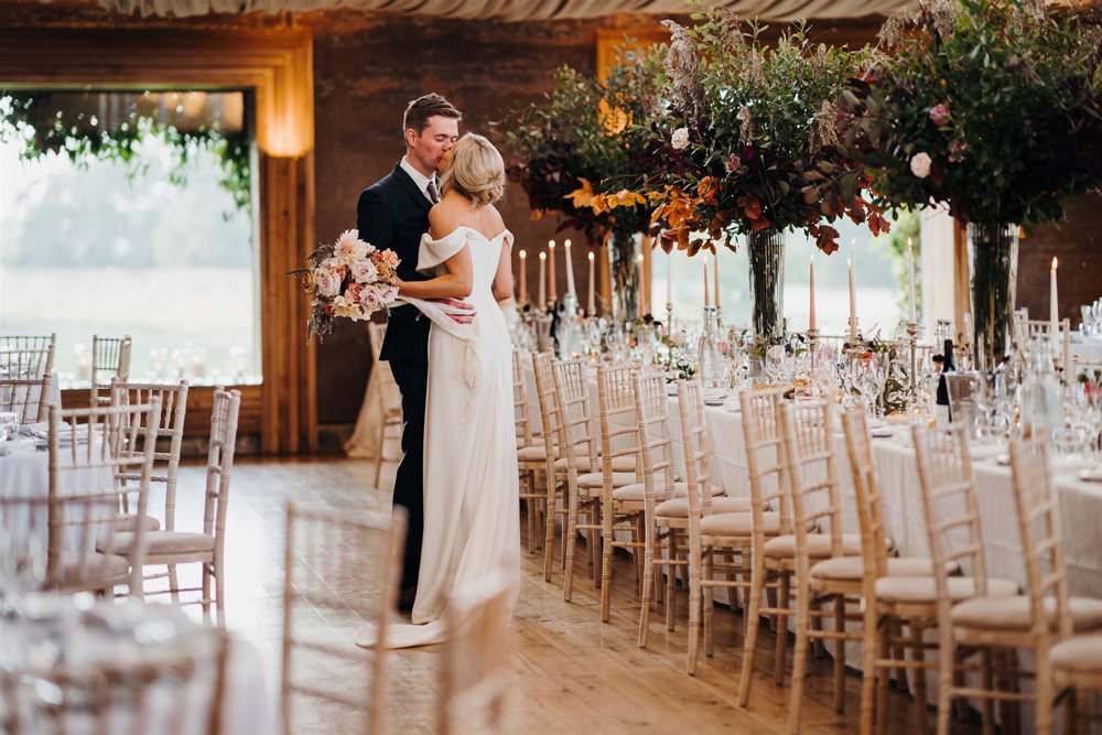 An Autumnal wedding with a touch of Hollywood Glamour