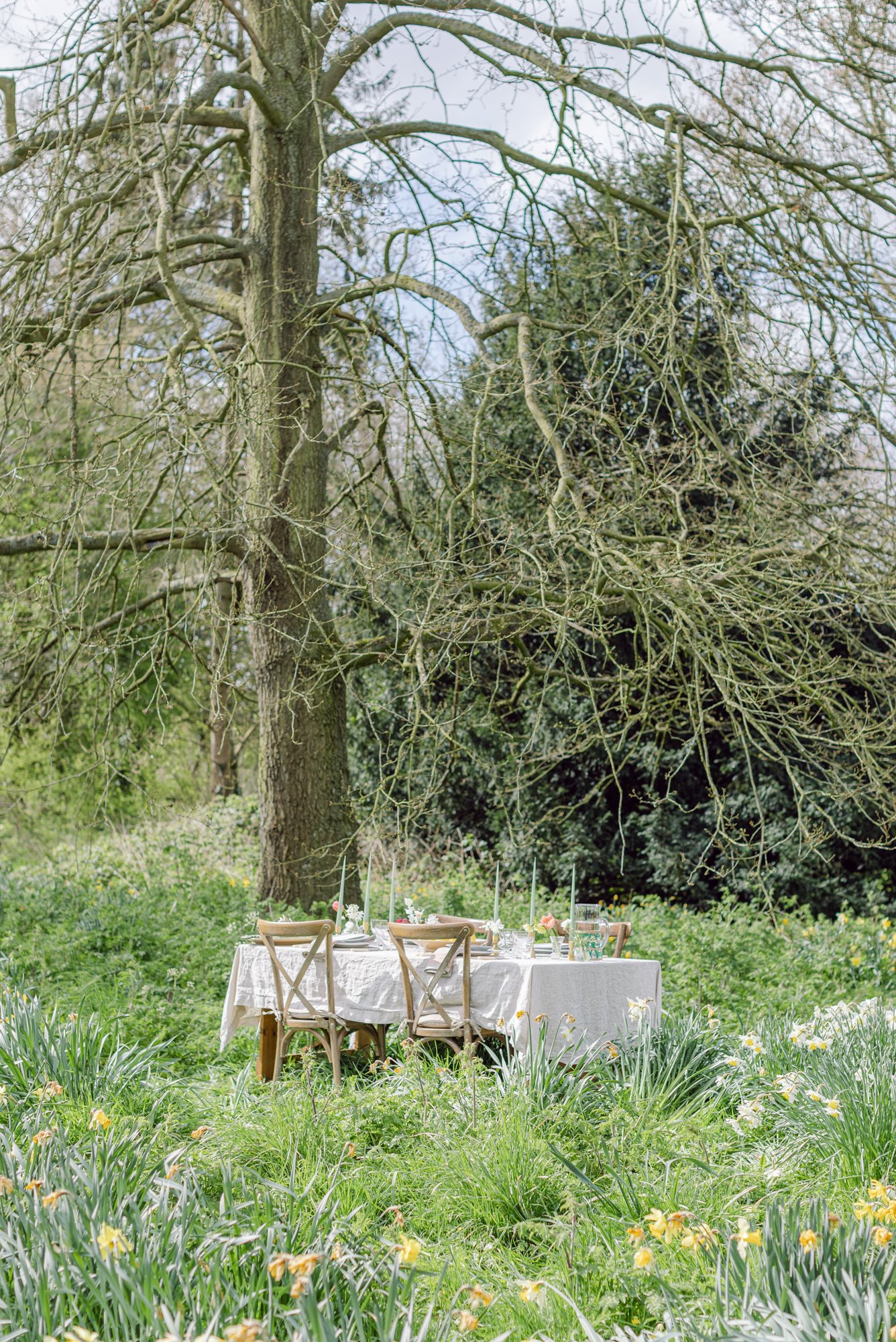 Wild wedding inspiration alfresco dining table relaxed and fun outdoor garden wedding inspiration