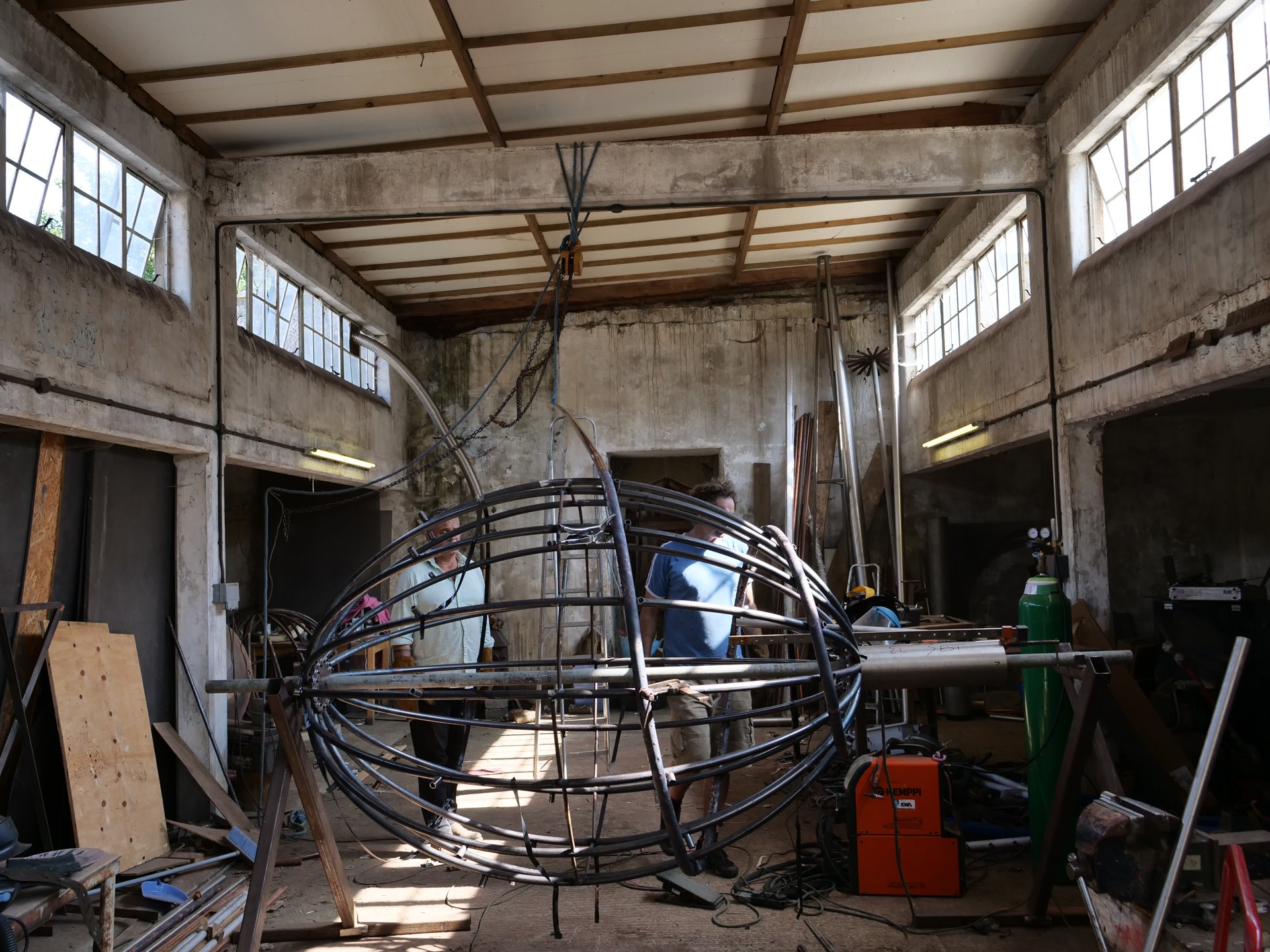 Giles Rayner and Chisholm Barnett work on bespoke sculpture for rewilding country estate Elmore in the Cotswolds