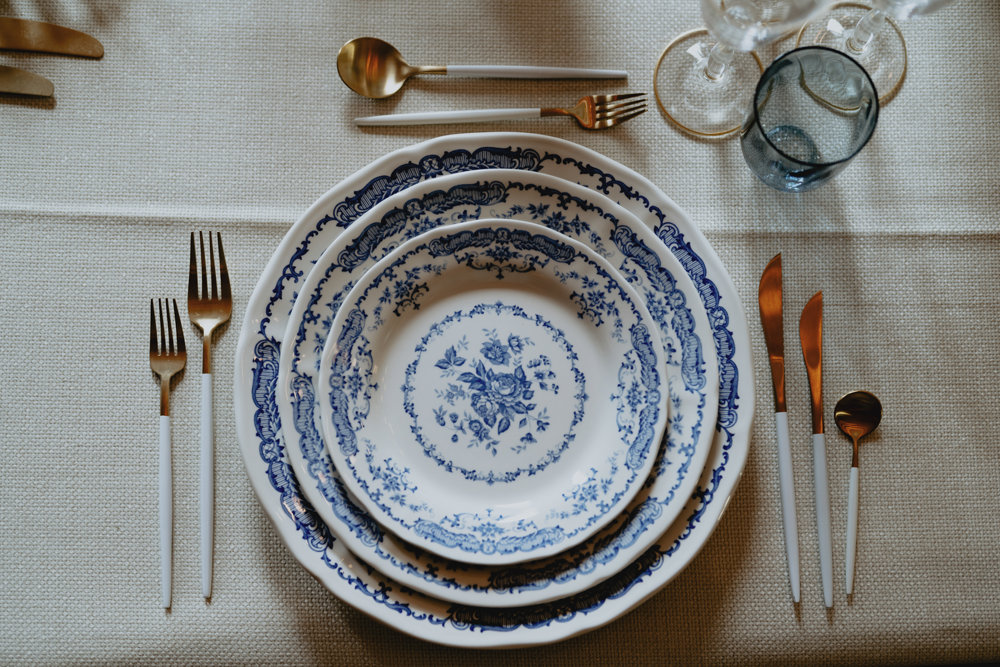 Luxe wedding crockery with vintage blue and white pattern