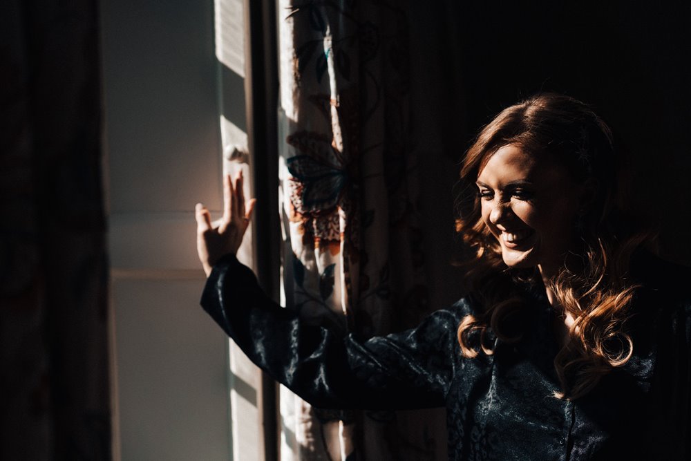 Stunning bride with hollywood waves in autumn light on her october wedding morning