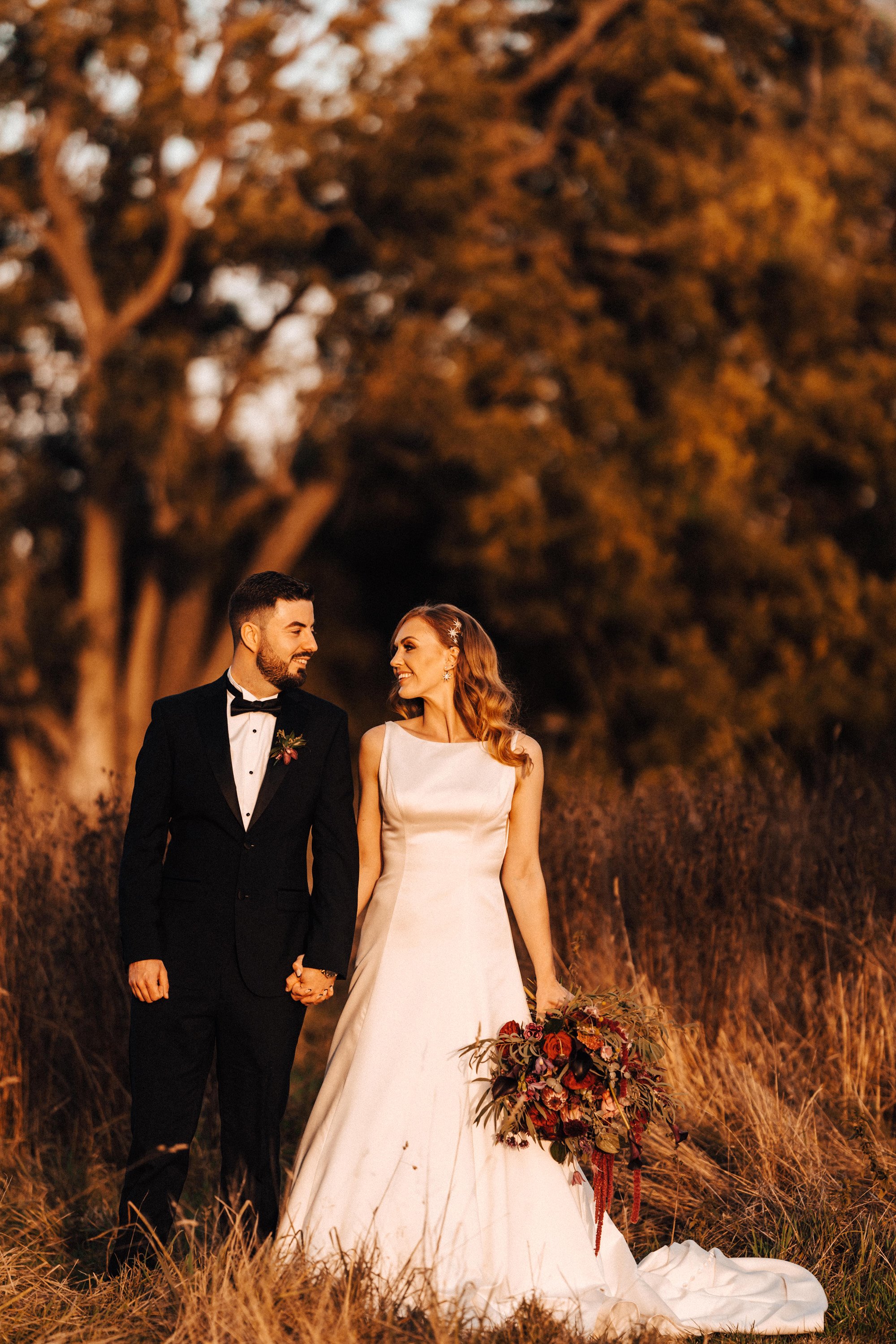 golden hour couple shoot in the autumn sunshine at country wedding venue in the cotswolds