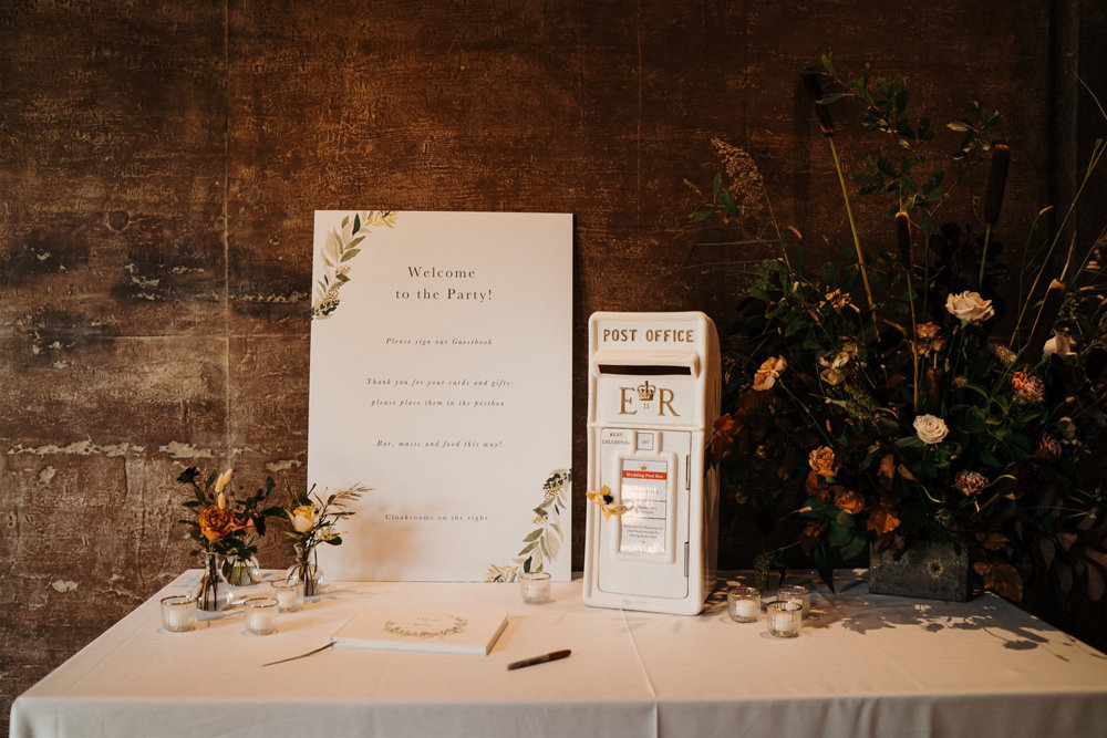 An Autumnal wedding with a touch of Hollywood Glamour