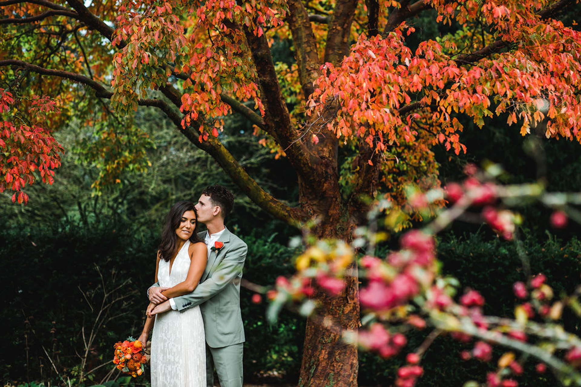 autumn micro wedding romance