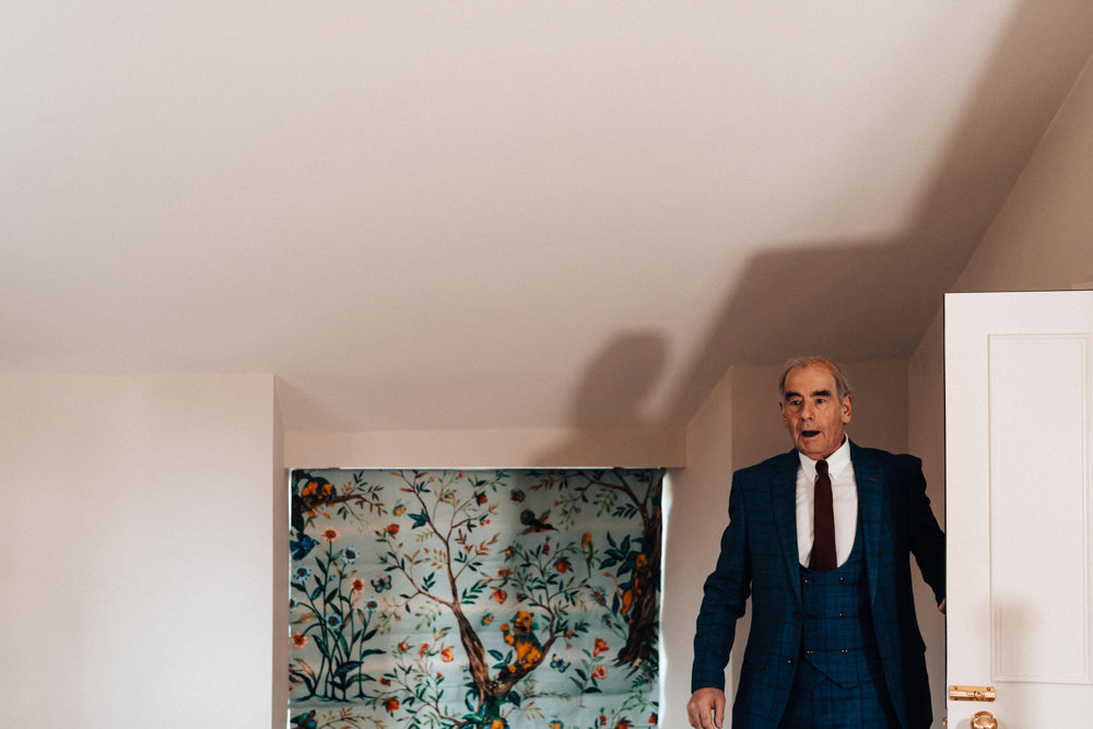 father first look at bride