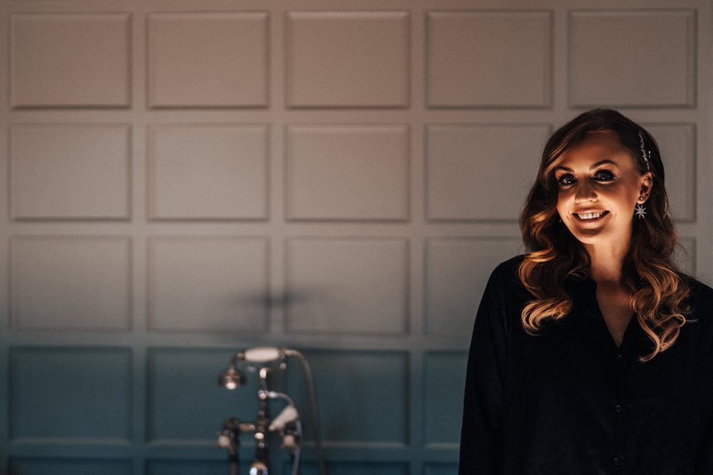 Glamorous bride poses in autumn light with hollywood waves and celestial details 
