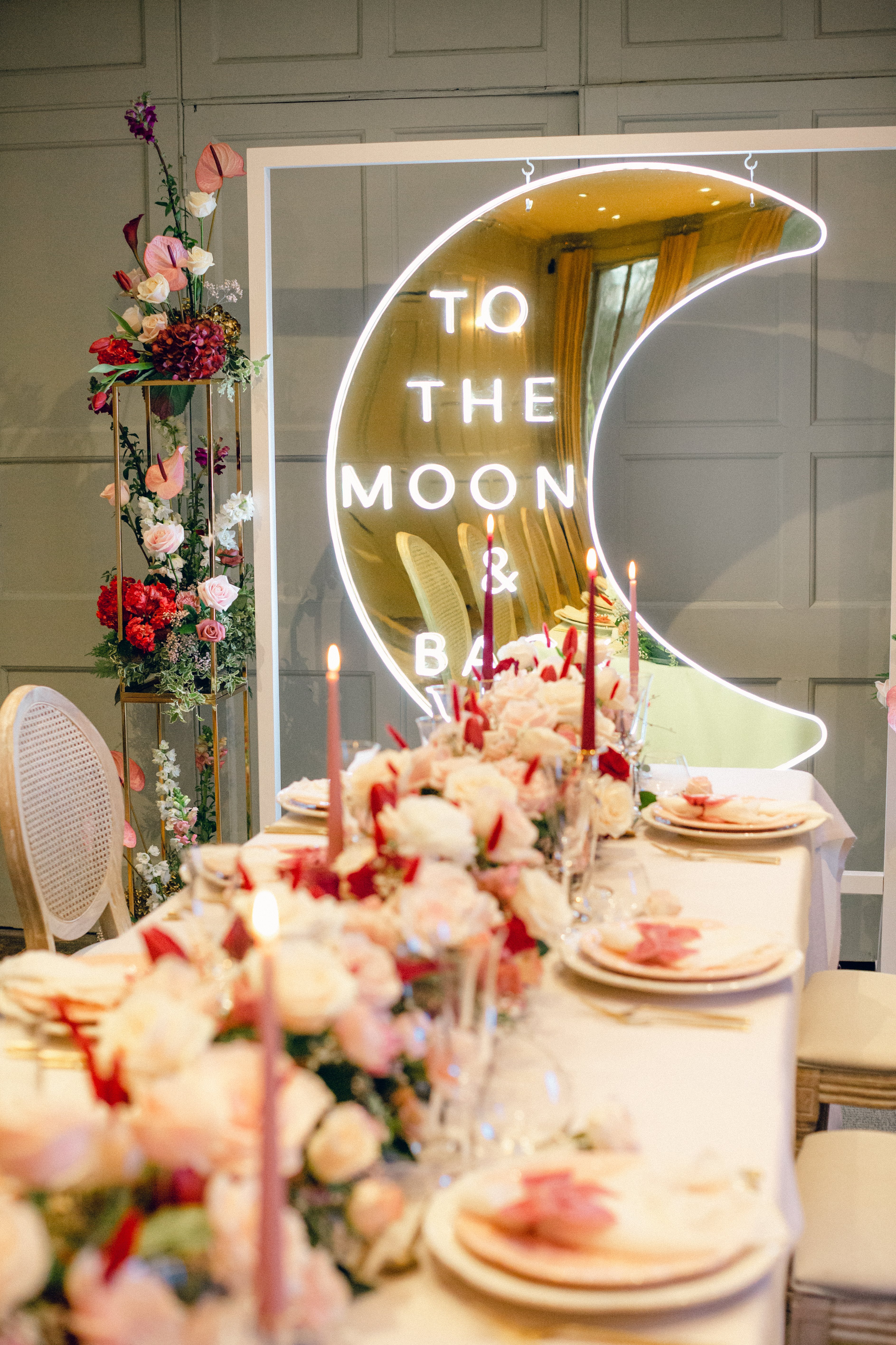 luxury wedding table with crescent moon sign